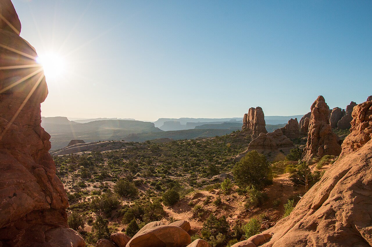 Dua for Waking Up – sunrise over a desert landscape